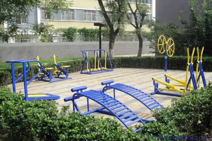 小区健身器材"惹祸"赔偿责任谁承担?